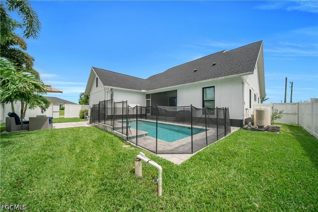 Image 30 of property listing at 1305 NW 10th TER, Cape Coral, FL 33993