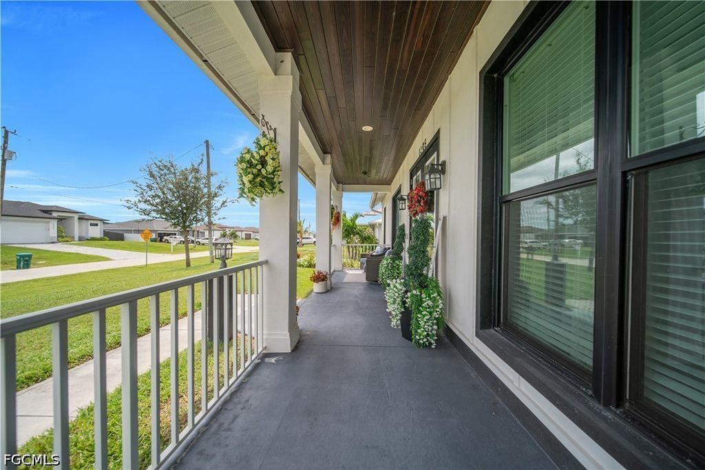 Image 7 of property listing at 1305 NW 10th TER, Cape Coral, FL 33993
