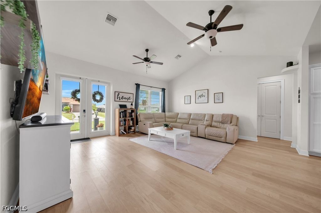 Image 9 of property listing at 1305 NW 10th TER, Cape Coral, FL 33993