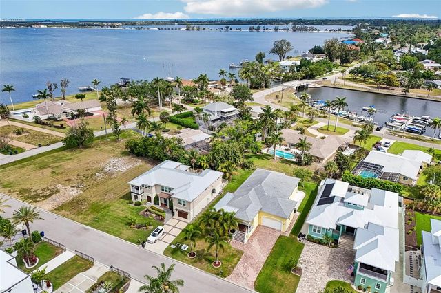 8174 17TH AVENUE W, Bradenton, FL 34209
