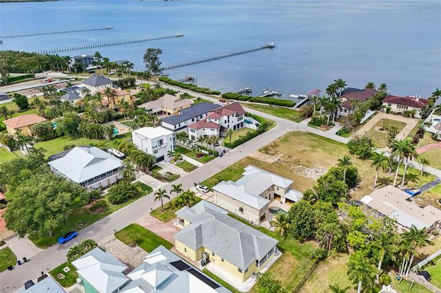 8174 17TH AVENUE W, Bradenton, FL 34209