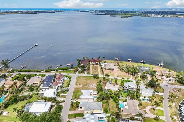 8174 17TH AVENUE W, Bradenton, FL 34209