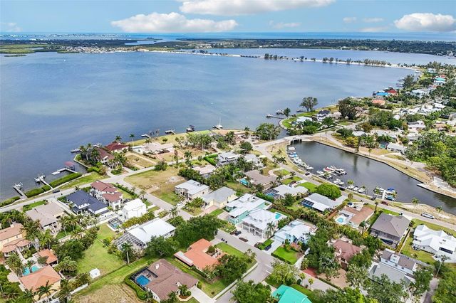 8174 17TH AVENUE W, Bradenton, FL 34209