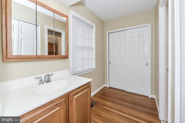 1860 GOLF VIEW CT, Reston, VA 20190