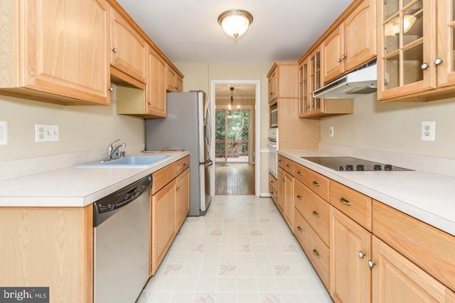 1860 GOLF VIEW CT, Reston, VA 20190