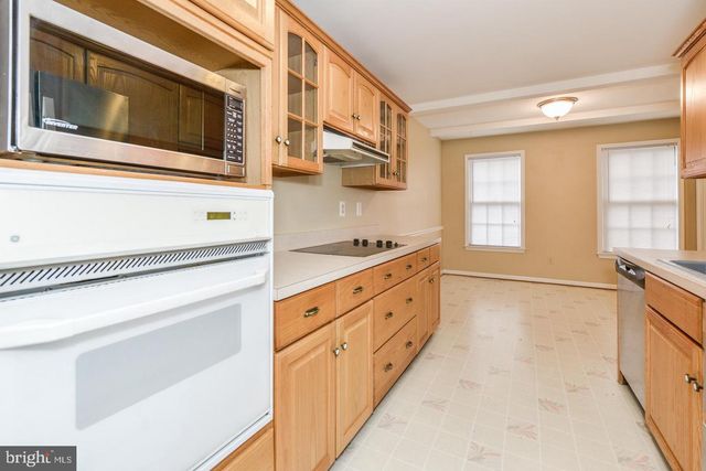 1860 GOLF VIEW CT, Reston, VA 20190