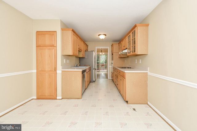 1860 GOLF VIEW CT, Reston, VA 20190