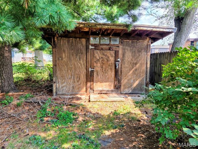 1750 Beverly Drive, Florissant, MO 63031