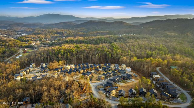 571 Warbonnet Way, Pigeon Forge, TN 37863