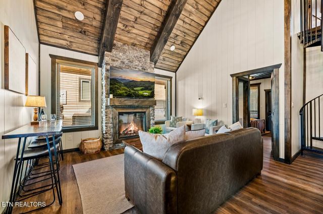 571 Warbonnet Way, Pigeon Forge, TN 37863