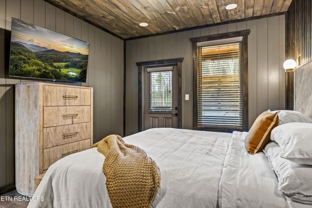 571 Warbonnet Way, Pigeon Forge, TN 37863