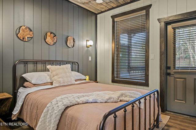 571 Warbonnet Way, Pigeon Forge, TN 37863