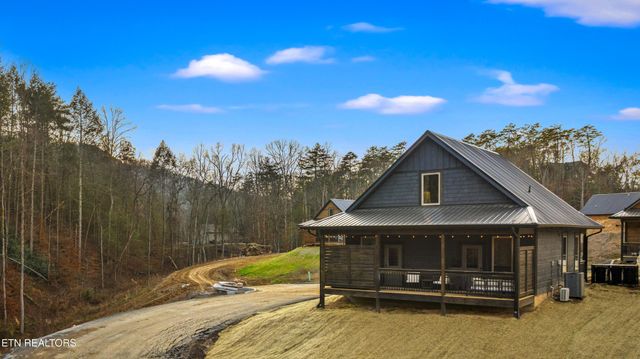 571 Warbonnet Way, Pigeon Forge, TN 37863