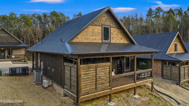 571 Warbonnet Way, Pigeon Forge, TN 37863