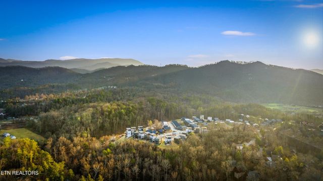 571 Warbonnet Way, Pigeon Forge, TN 37863
