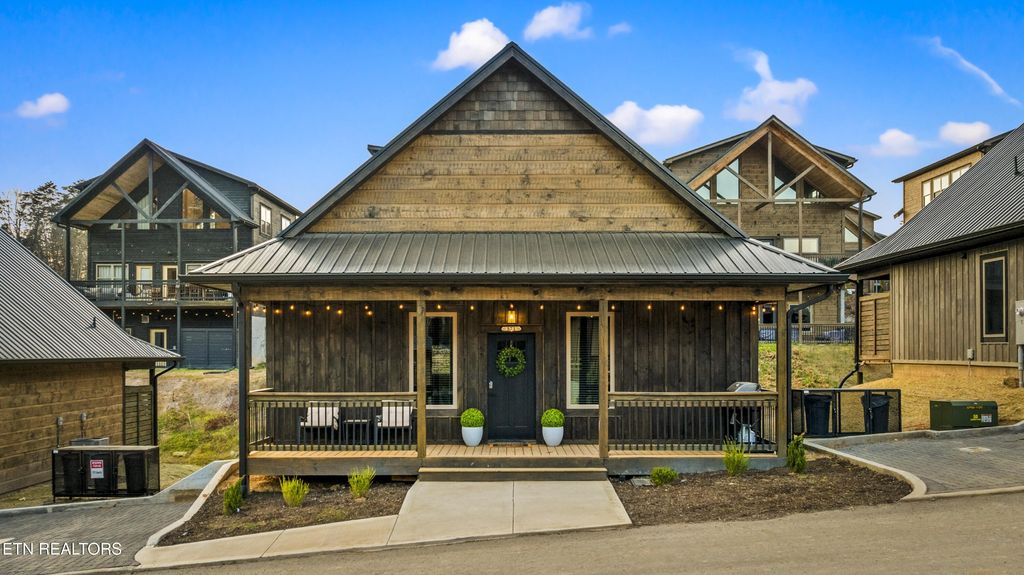 571 Warbonnet Way, Pigeon Forge, TN 37863