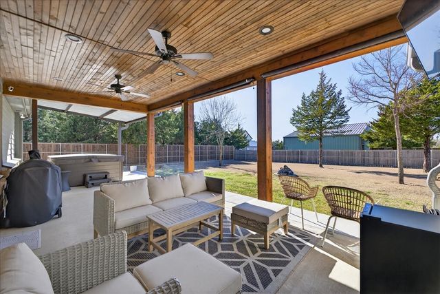 341 Guy Lane, Pottsboro, TX 75076