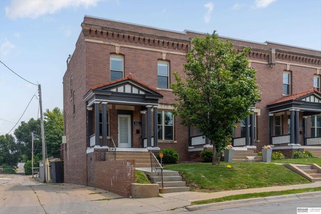 811 S 33rd Street, Omaha, NE 68105