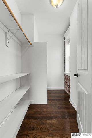 811 S 33rd Street, Omaha, NE 68105