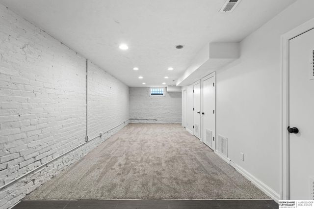 811 S 33rd Street, Omaha, NE 68105