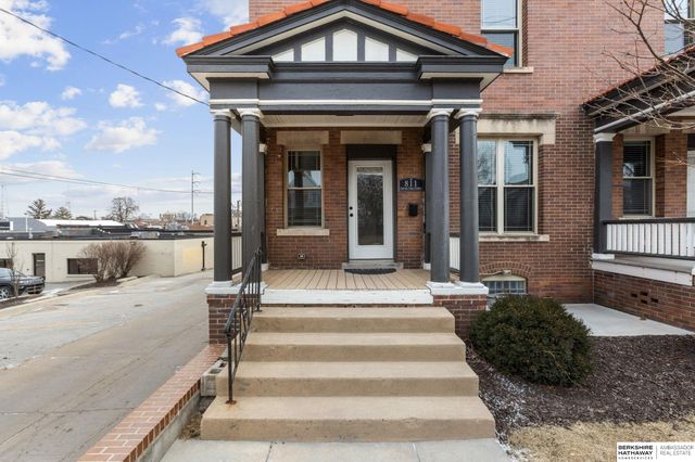 811 S 33rd Street, Omaha, NE 68105