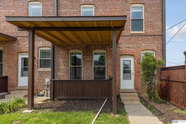 811 S 33rd Street, Omaha, NE 68105