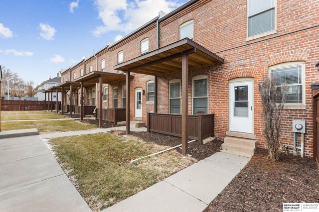 811 S 33rd Street, Omaha, NE 68105