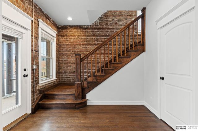 811 S 33rd Street, Omaha, NE 68105