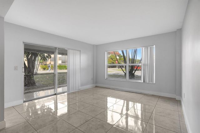 4156 Inverrary Drive 111, Lauderhill, FL 33319