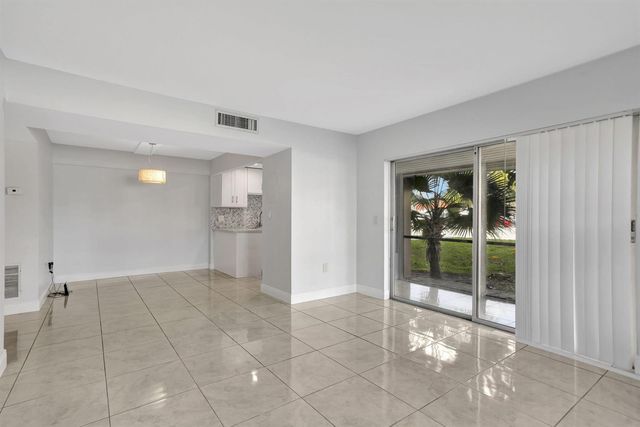 4156 Inverrary Drive 111, Lauderhill, FL 33319