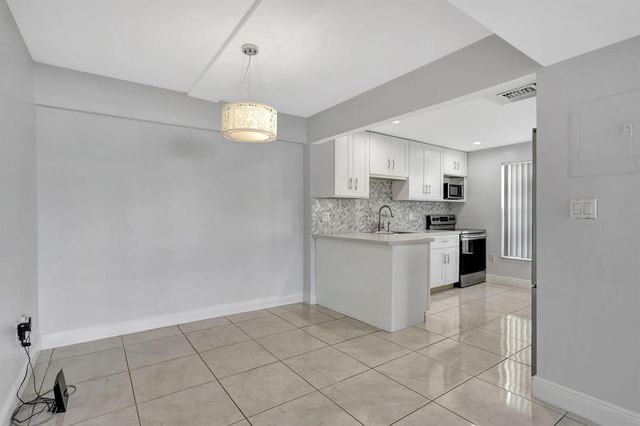 4156 Inverrary Drive 111, Lauderhill, FL 33319
