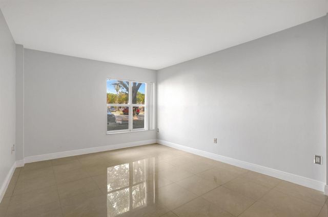 4156 Inverrary Drive 111, Lauderhill, FL 33319