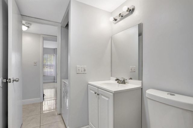 4156 Inverrary Drive 111, Lauderhill, FL 33319
