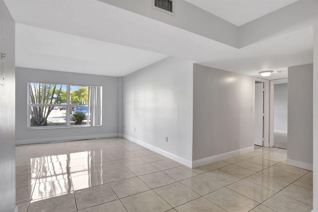 4156 Inverrary Drive 111, Lauderhill, FL 33319