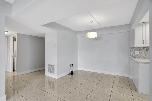 4156 Inverrary Drive 111, Lauderhill, FL 33319