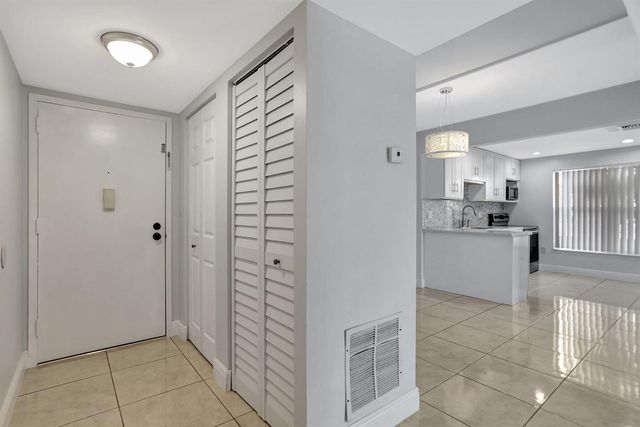 4156 Inverrary Drive 111, Lauderhill, FL 33319