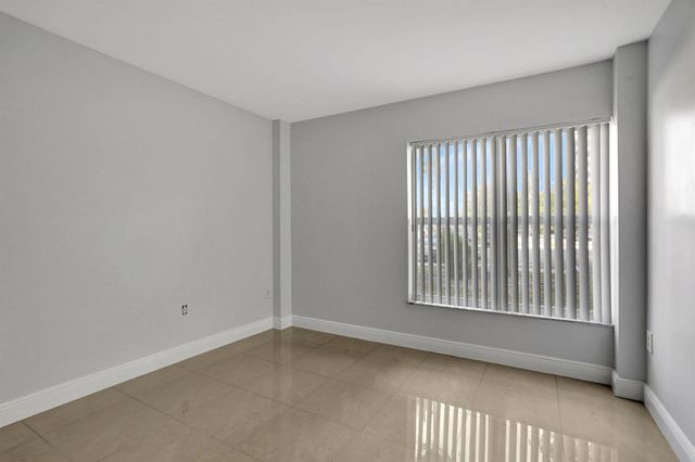 4156 Inverrary Drive 111, Lauderhill, FL 33319