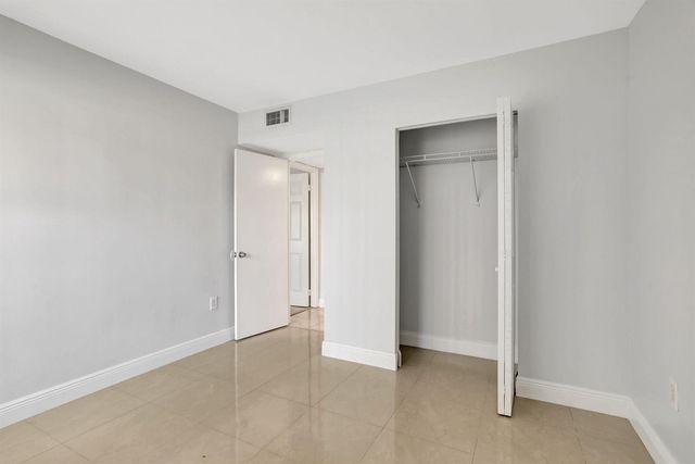 4156 Inverrary Drive 111, Lauderhill, FL 33319
