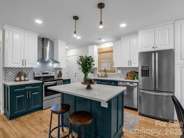 14 Penelope Street, Black Mountain, NC 28711