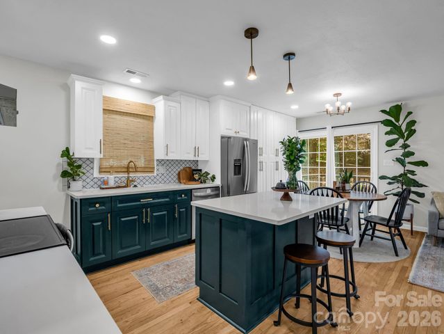 14 Penelope Street, Black Mountain, NC 28711