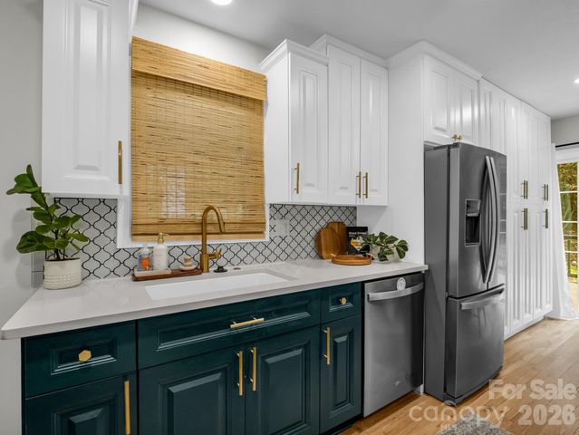 14 Penelope Street, Black Mountain, NC 28711