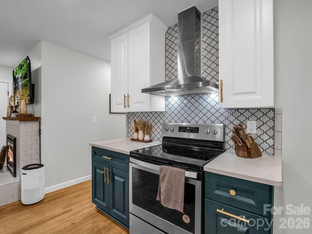 14 Penelope Street, Black Mountain, NC 28711