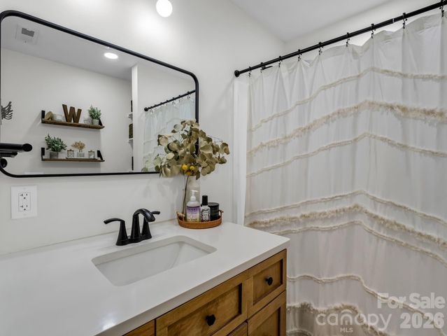 14 Penelope Street, Black Mountain, NC 28711