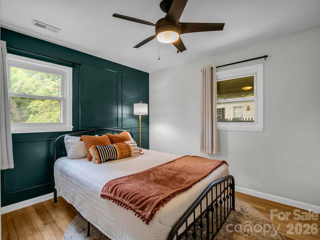 14 Penelope Street, Black Mountain, NC 28711