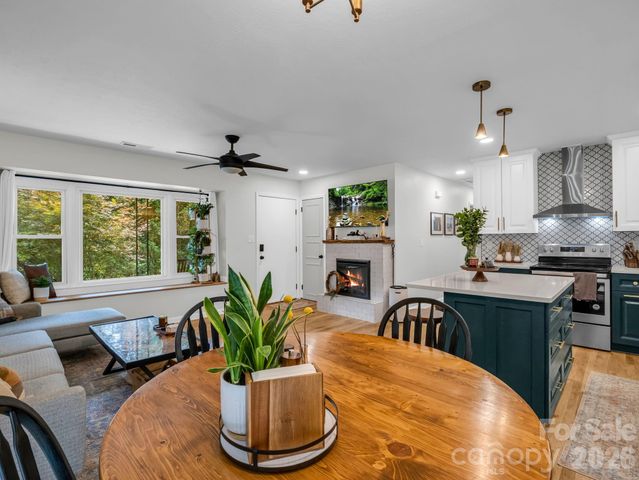 14 Penelope Street, Black Mountain, NC 28711