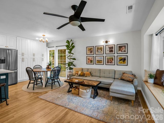 14 Penelope Street, Black Mountain, NC 28711