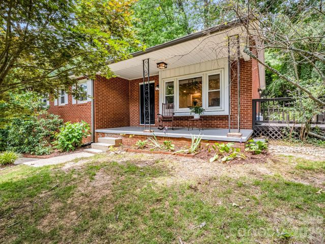 14 Penelope Street, Black Mountain, NC 28711