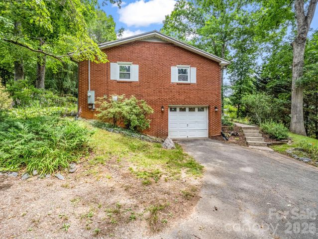 14 Penelope Street, Black Mountain, NC 28711