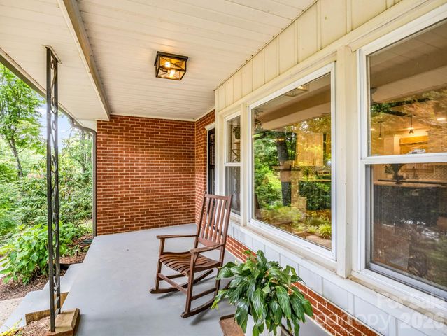 14 Penelope Street, Black Mountain, NC 28711