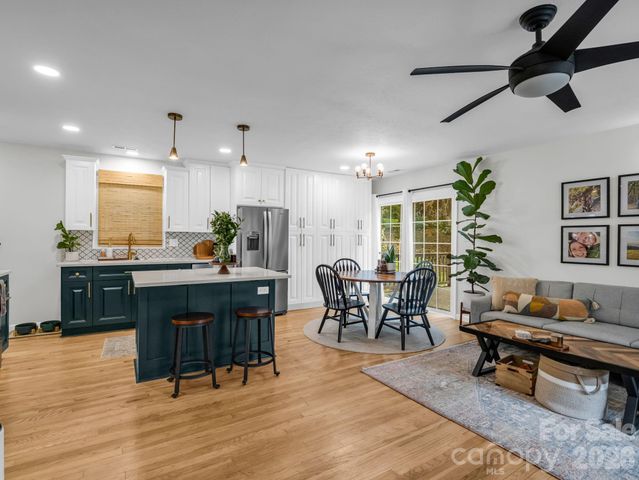 14 Penelope Street, Black Mountain, NC 28711